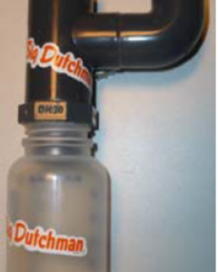 Measuring cup for fluid flow measurement at drinking nipples